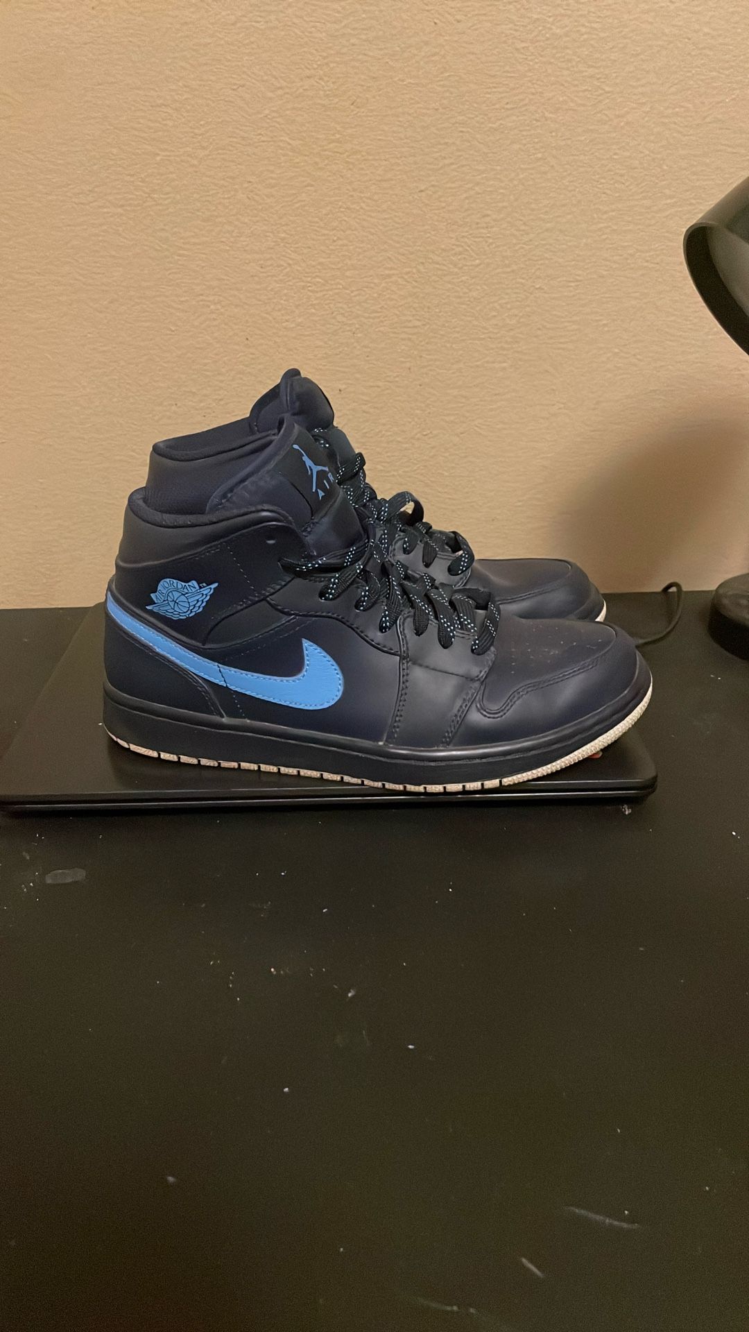 Jordan 1 Mid Obsidian University Blues - No Box