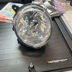 Eagle Eyes Passenger Right Side Replacement Headlight