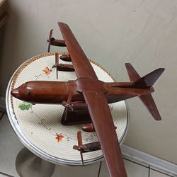 C-130 Hércules Airplane wooden model