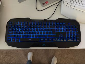 Beastron gaming keyboard and mouse combo,LED 104 Keys USB Ergonomic Wrist Rest Computer Keyboard USB Wired for Windows PC Gamers