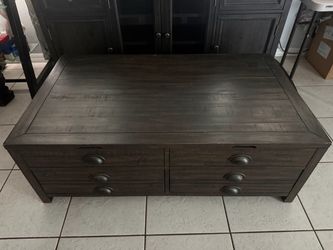 HAVERTYS Furniture  Dark espresso Wood coffee table for sale  $50 dollars  OBO movin