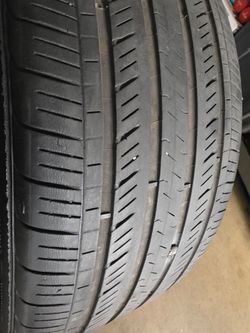 Tire 235/40R19