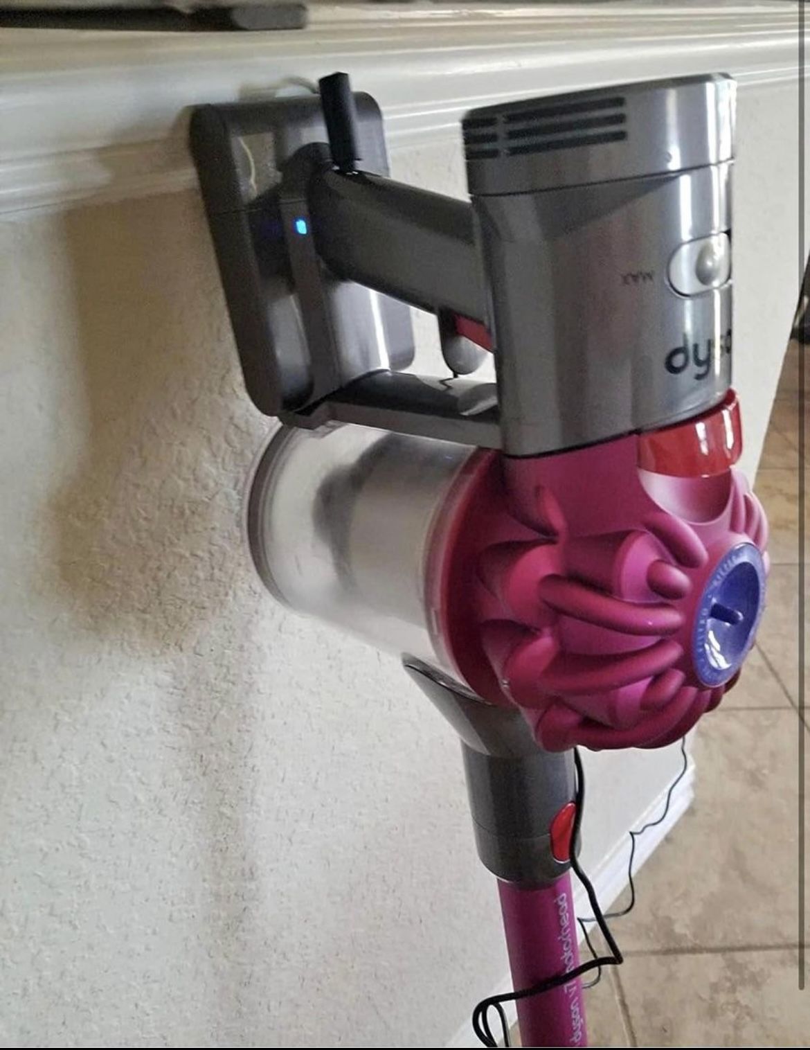 Dyson V6 Cordless Vacuum Bundle SV04 Pink