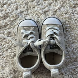 Converse Low Top Sneaker Baby Size 6 