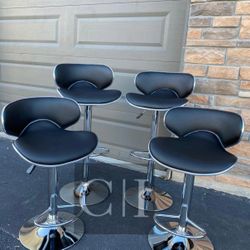 New 4 Black Bar Stools 