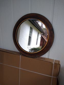 Round mirror