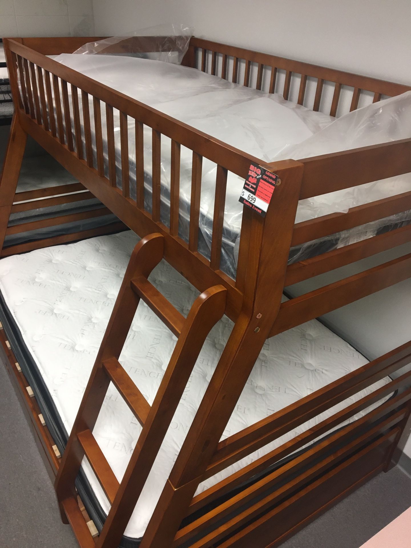 Twin/Full Bunk Bed