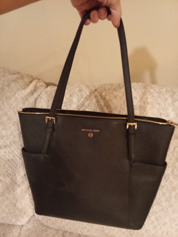 Michael Kors Black Leather Purse In Good Condition