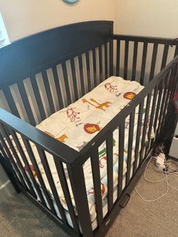 Graco Benton 5-in-1 Convertible Crib with Drawer - Black