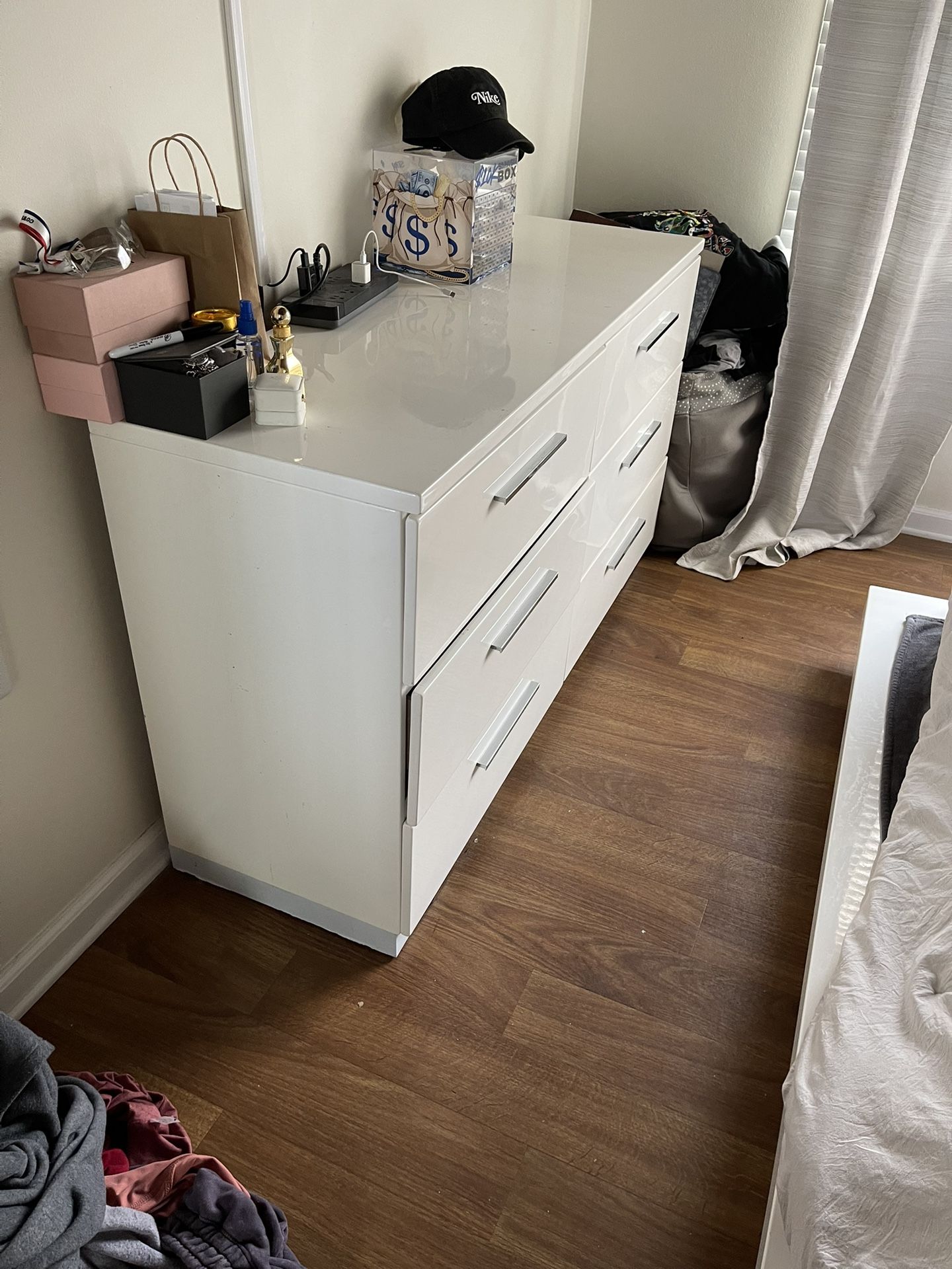 Full Bedroom Set , Message Me For Details