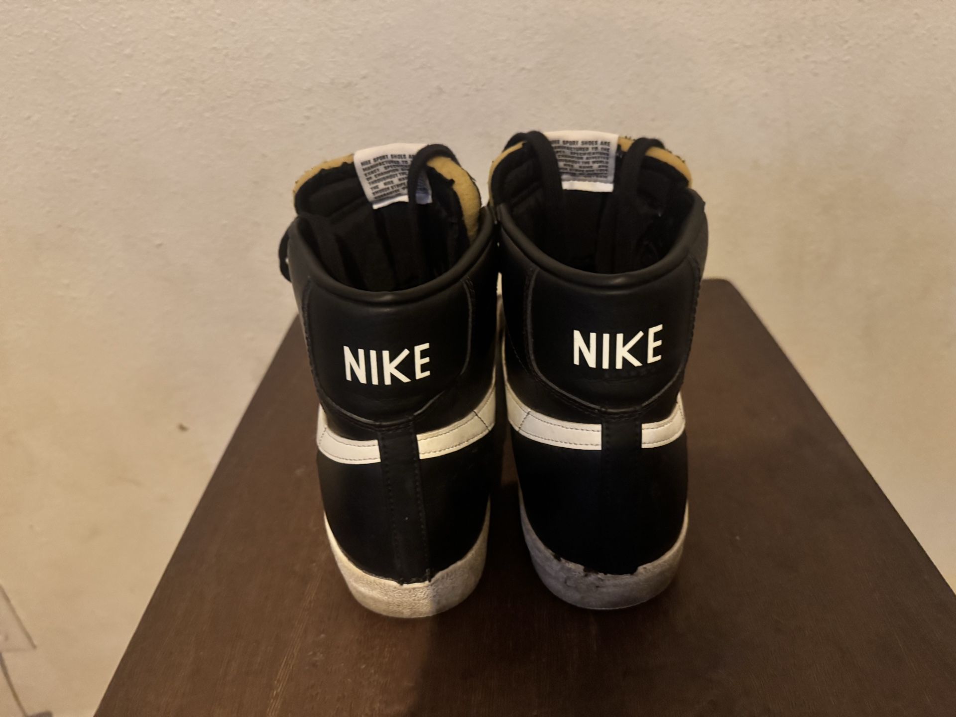 Nike men’s Blazer Mid ‘77 black/sail