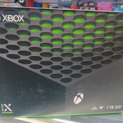 XBOX ONE X. NEW IN BOX.  90 DAYS WARRANTY 