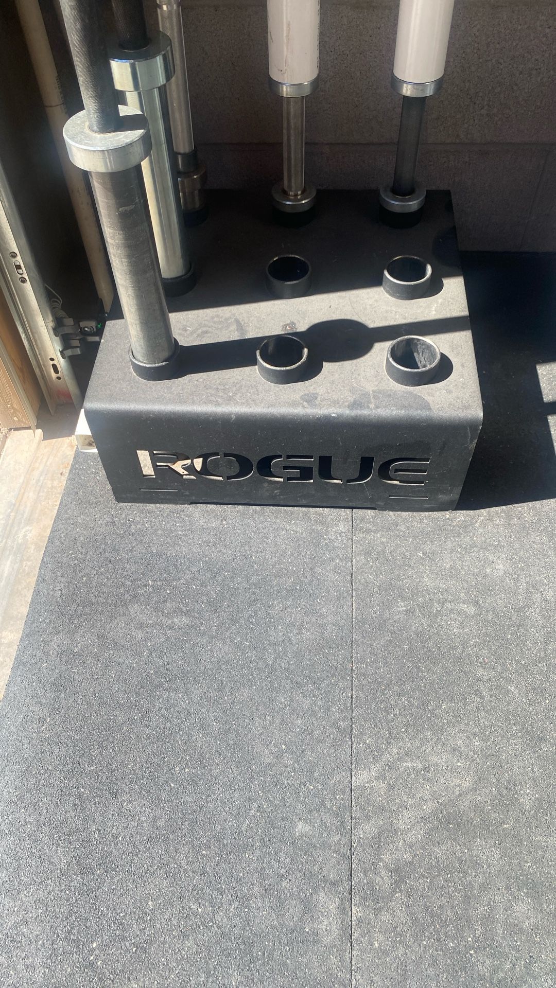 ROGUE 9 BAR HOLDER