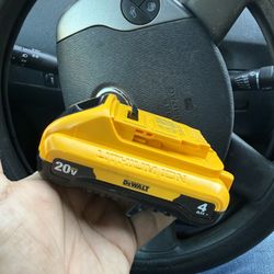 Brand New Dewalt 20v 4ah 