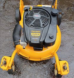 Excellent Condition! Cub Cadet CC 999 ES Self-Propelled Gas Lawnmower!