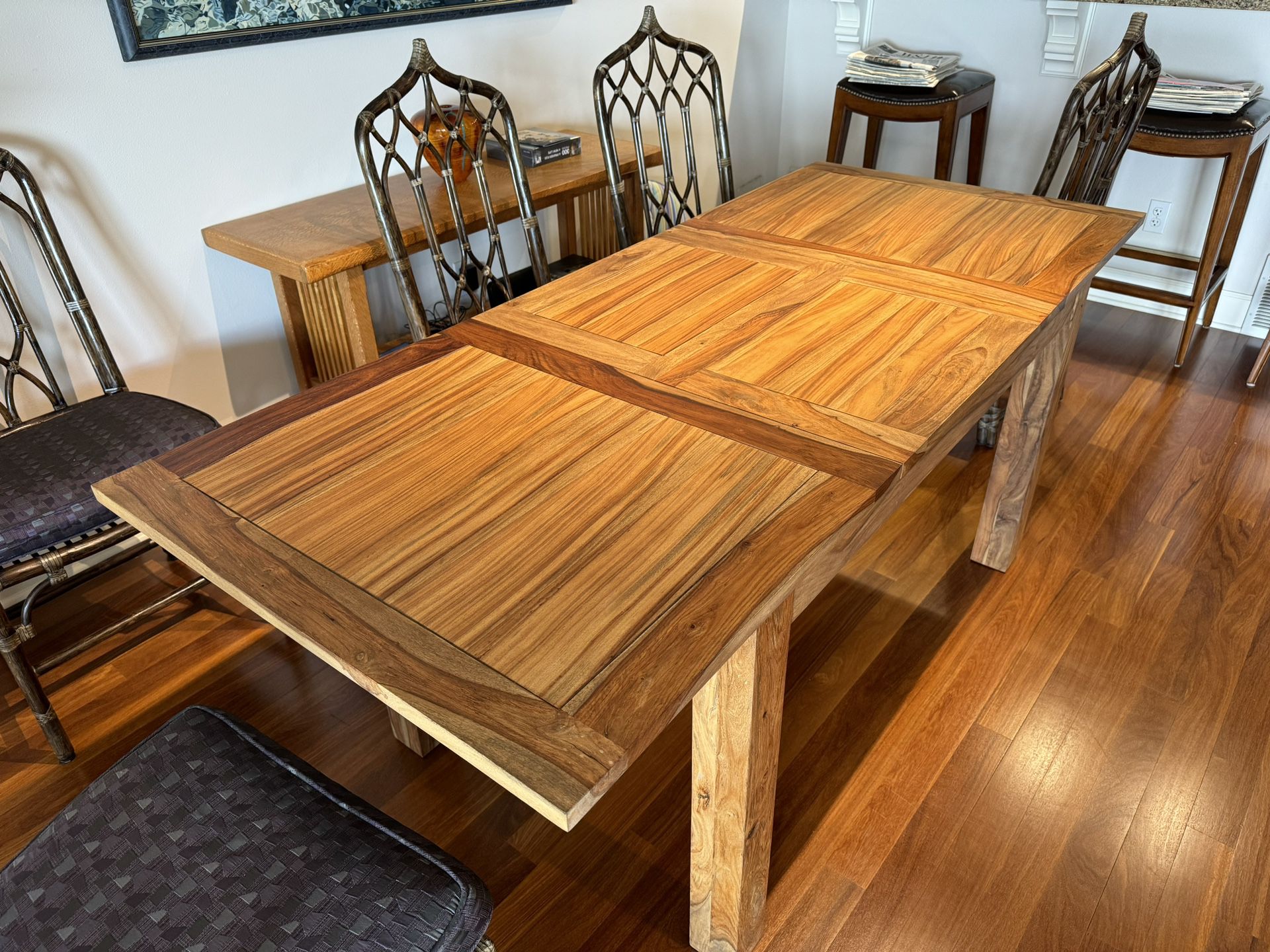 Dining Table Like New