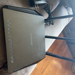 Netgear nighthawk R7000 AC1900 WiFi Router
