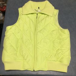 Daisy Fuentes Puffer Jacket Vest. Size 1X.  In excellent condition.  Fleece lined Body 100% Polyester..Trim 100% Cotton. See pictures for det