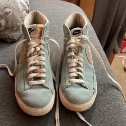 Nike (US Male 9.5)