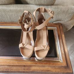 Gorgeous Tory Burch Wedge Sandals 
