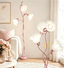 Flower Floor Lamp 🌸 5’4” tall