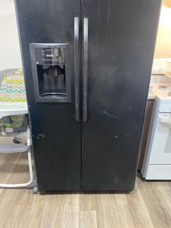 GE Black Side-by-Side Refrigerator with Ice Maker