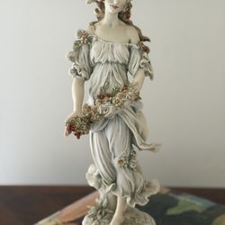 Giuseppe Armani Porcelain Collector Statue