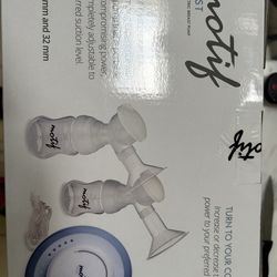 Motif breast pump