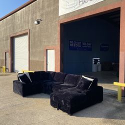 Fluffy Black Corduroy Sectional Couch Free Delivery 🚚 