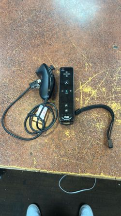 Wii controller w/ nunchuck