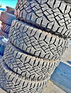 275 65 18 Set 4 Tires Goodyear Con 80% de Vida Las 4 🕹️