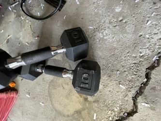 Pair of 10 lb Rubber Coated Hexagonal Shape Dumbbells With Ergonomic Handle: