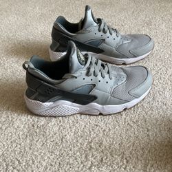 Nike Huarache Size 12