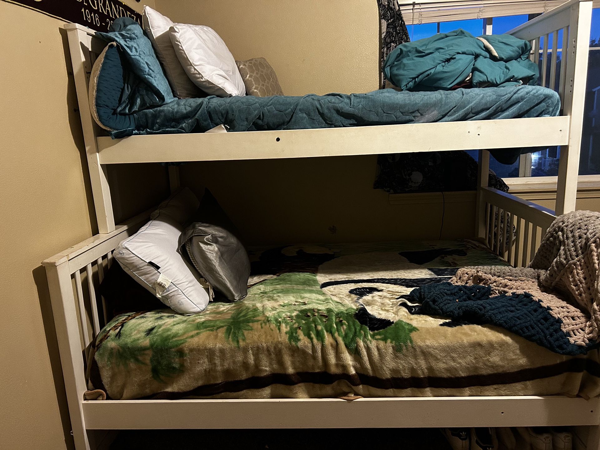 Full/ Twin Bunk Beds