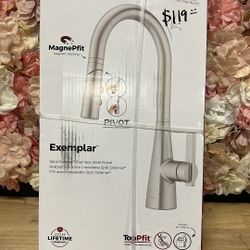 Pfister Exemplar Single Handle Pull Down Sprayer Kitchen Faucet in Spot Defense Stainless Steel