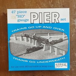 Ho Scale Train Pier Set Vintage