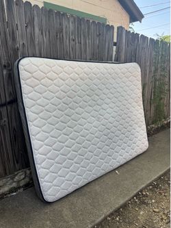 QUEEN MATTRESS