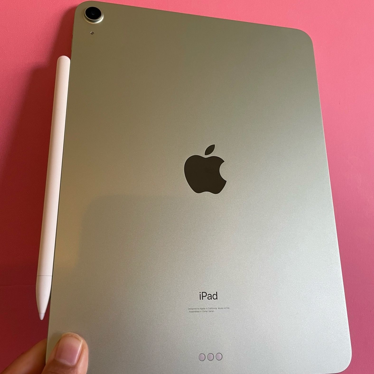 Apple IPad Air 4th Generation (10.9” Liquid Retina/ 2020 Model) 64GB with keyboard case, stylus pen & Accessories (256gb $499)