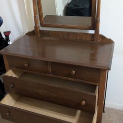 4 Drawer Dresser With Mirror 