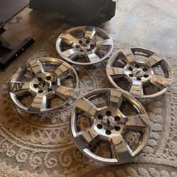 20’ Hub Skin Caps With Center Caps Chrome Like New 