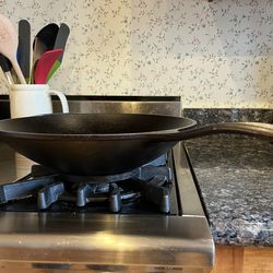 *Lodge C12SF - Vintage Stir Fry Wok with Long Handle