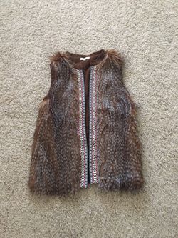 Brand new brown faux fur vest. Women’s/Juniors size small. Tags still on.