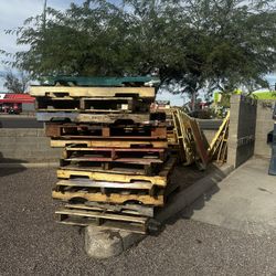 Free Wood pallets - pick Up Mesa 
