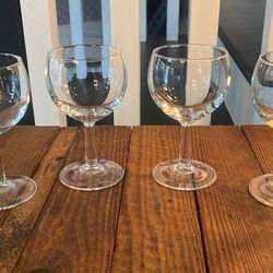 Modern balloon wine glasses (4)