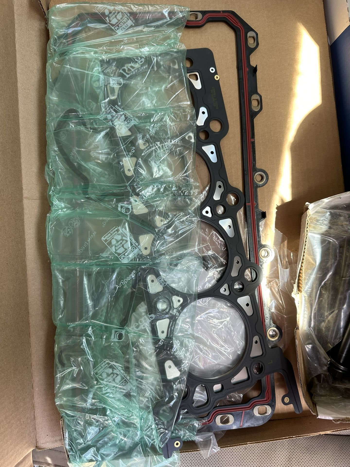5.4 Triton Engine Gasket Set And Head Bolts
