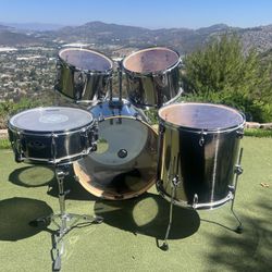 Pearl Mahogany Drum Set 