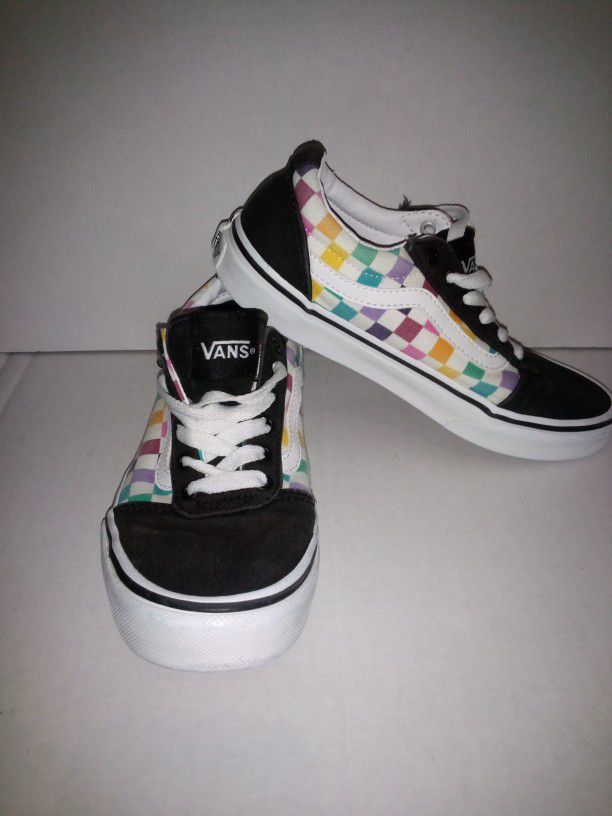 Van's old skool youth rainbow checkerboard shoes size 2.5 SUPER CLEAN BRIGHT CLEAN LACES . MAKE ME AN OFFER!!