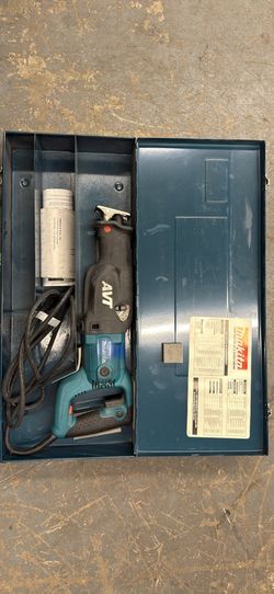 Makita AVT Reciprocating Saw with Case