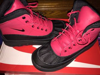 Nike boots size 5.5y
