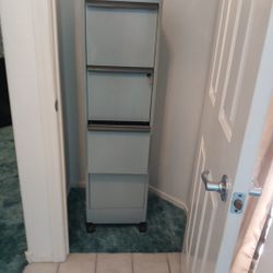 4 Drawer File Cabnet